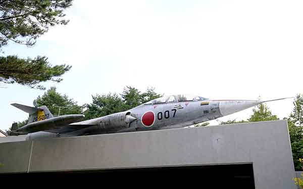 F-104